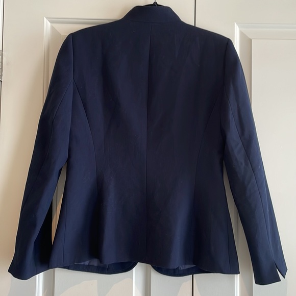 Tahari Arthur S Levine 6 Navy Blazer Like New - Picture 9 of 9